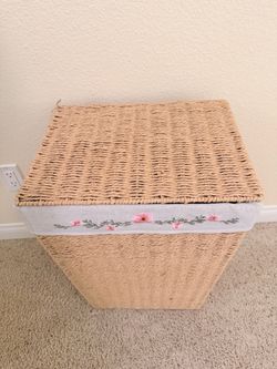 Wicker Laundry Hamper with Floral Fabric Liner