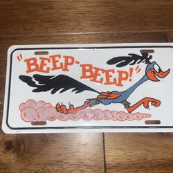 novelty license plate featuring the Road Runner Metal