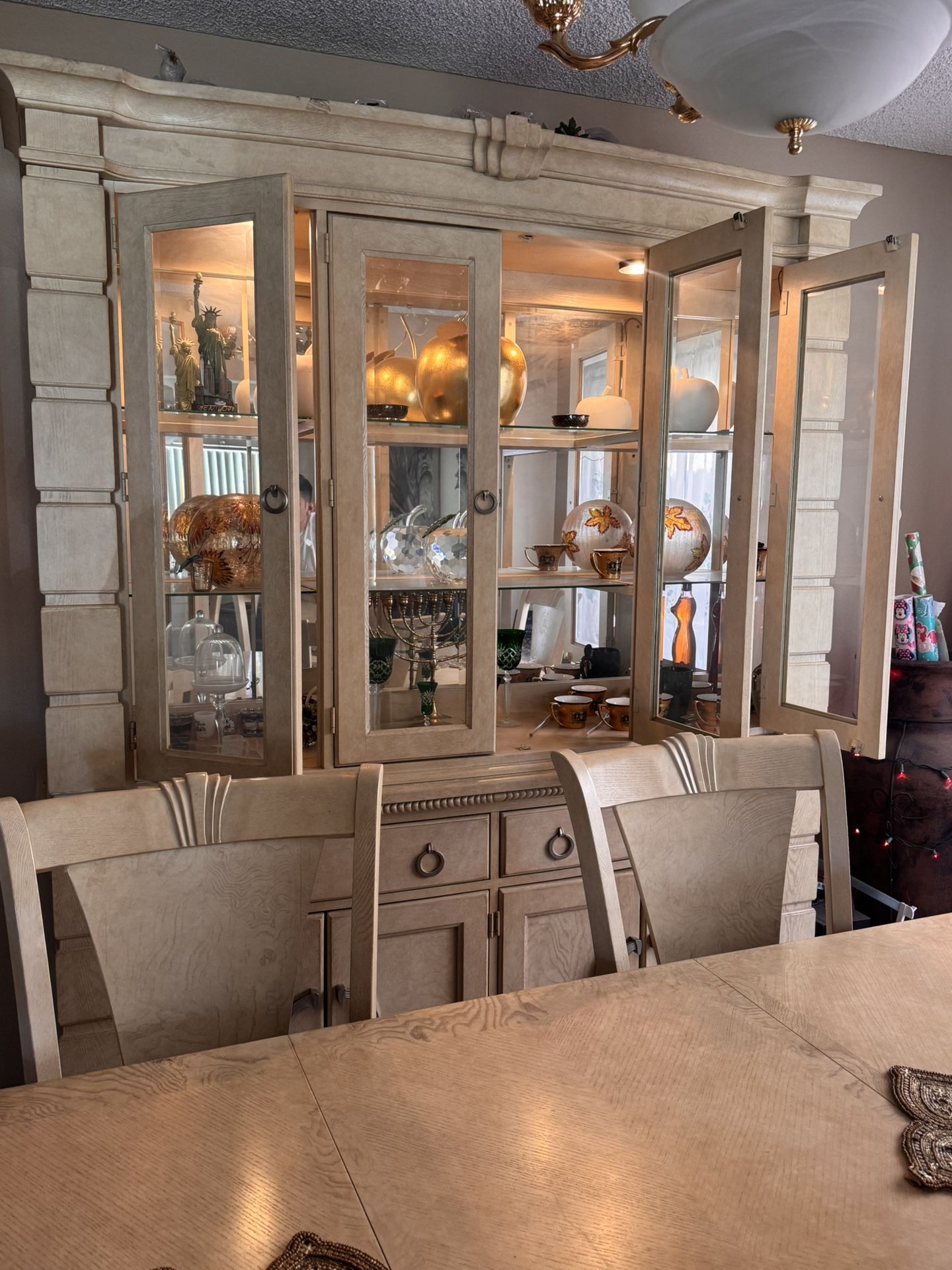 Heavy Hutch..Working Lights No Broken Mirrors Or Glass