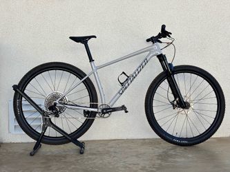 2025 Specialized Chisel Hardtail Mountain Bike