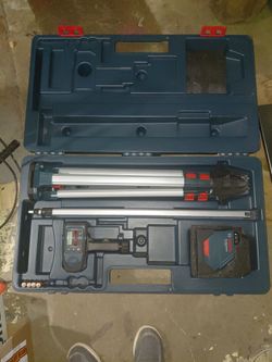 Bosch GLL 150 E Professional Self-Leveling 360° Exterior Laser Complete Kit.