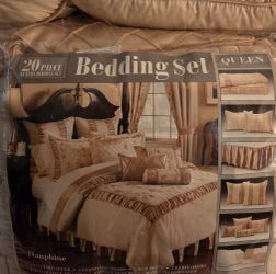 Queen Size 20 Piece Bedding Set - Brand New ! Includes Sheets! **Pick Up Only**