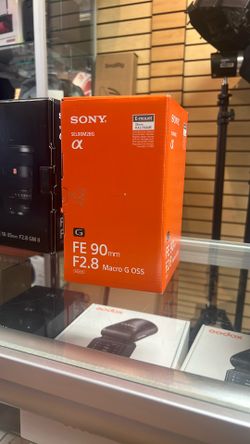 Sony FE 90mm F2.8 Macro G OSS Lens