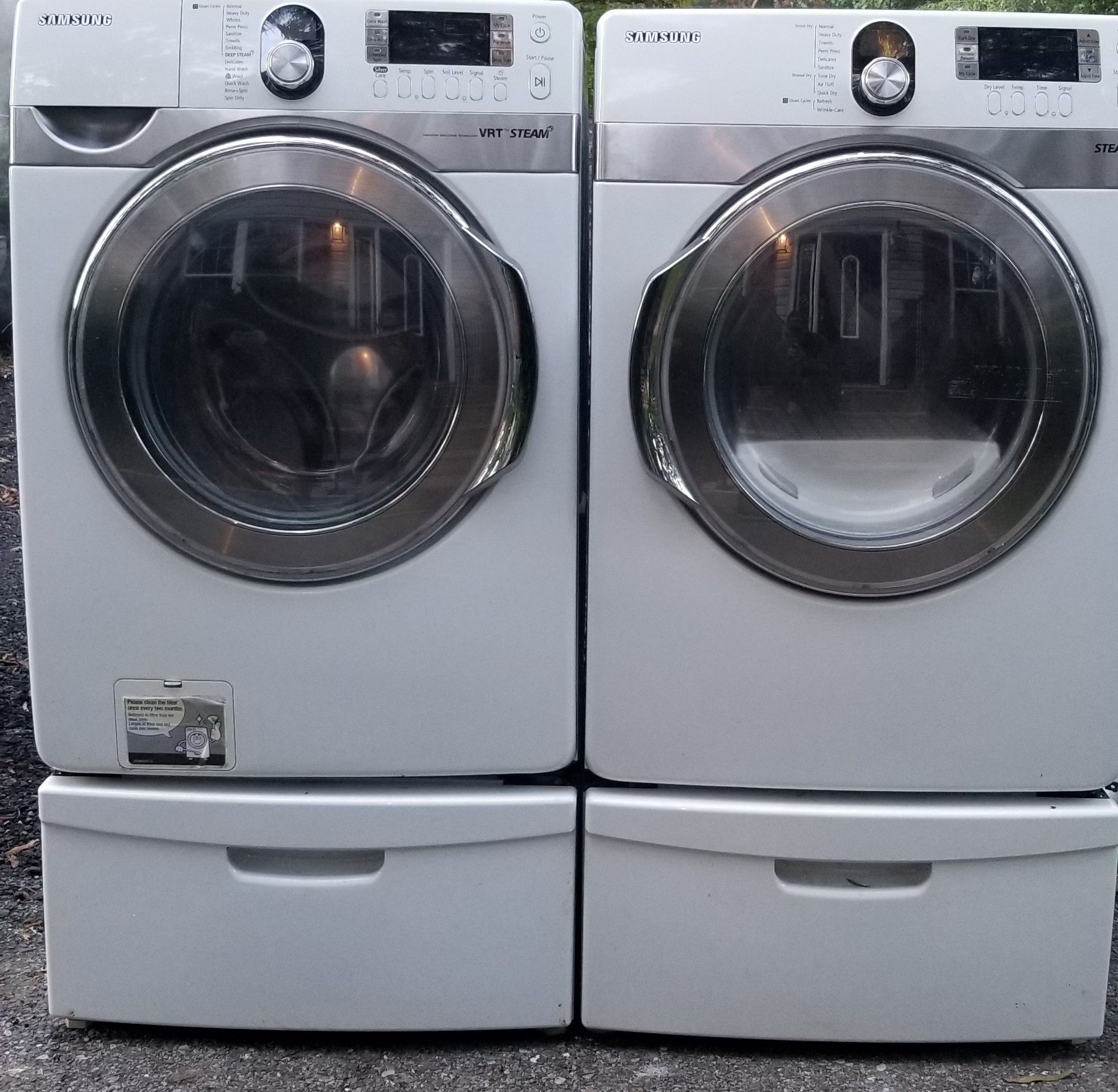 Samsung stem washer & dryer on pedestals