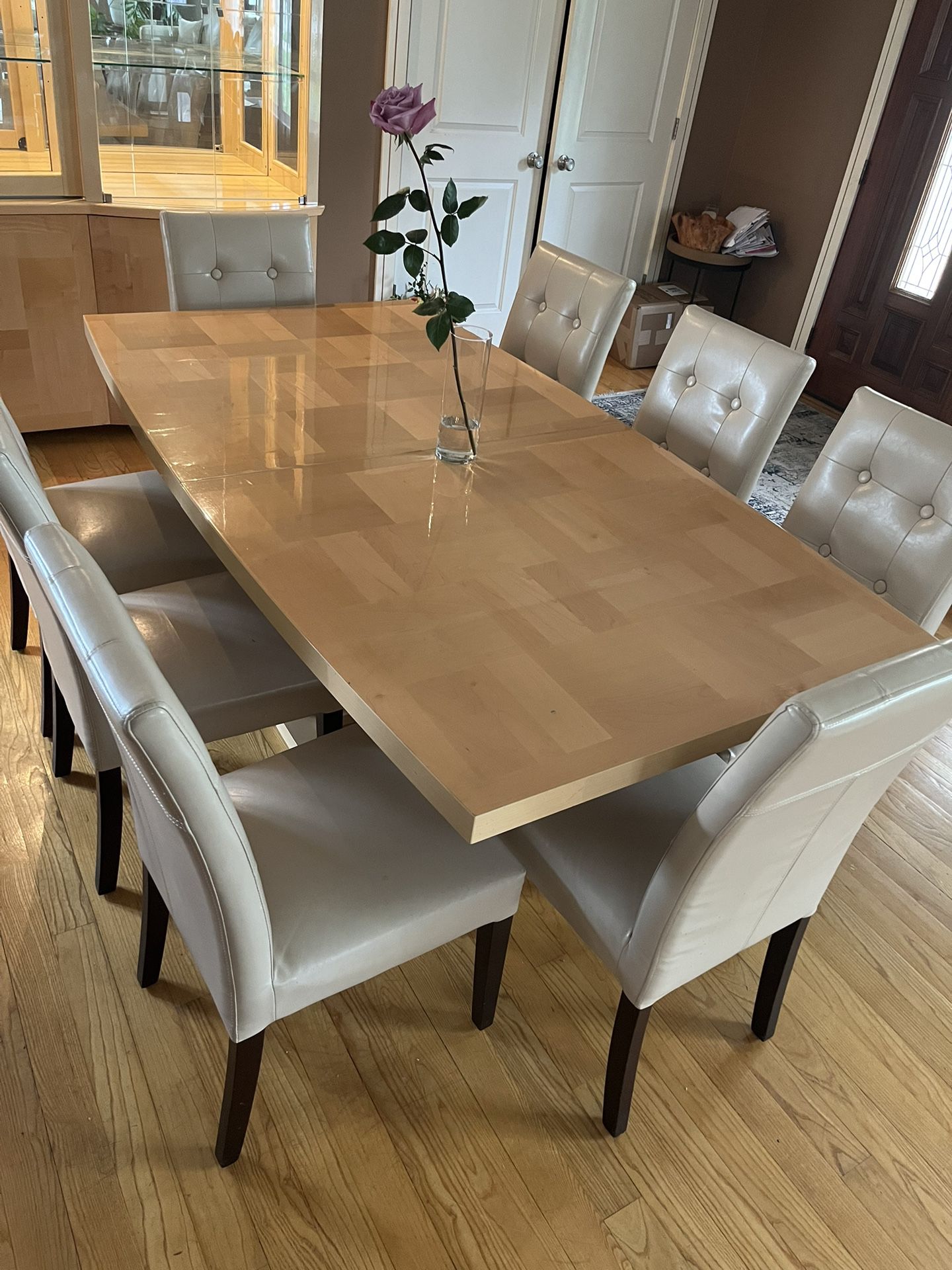 Extendable Dining Room Table, Sits Up To 8-12 People 