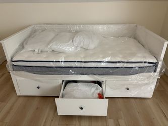 Daybed with new mattress