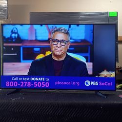 55 inch Samsung smart 4k beautiful ultra HD TV comes with remote control shows great quality clear picture works perfect guaranteed