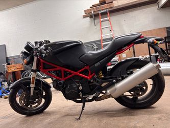 Ducati Monster 695