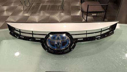 TOYOTA MIRAI GRILLE UPPER 