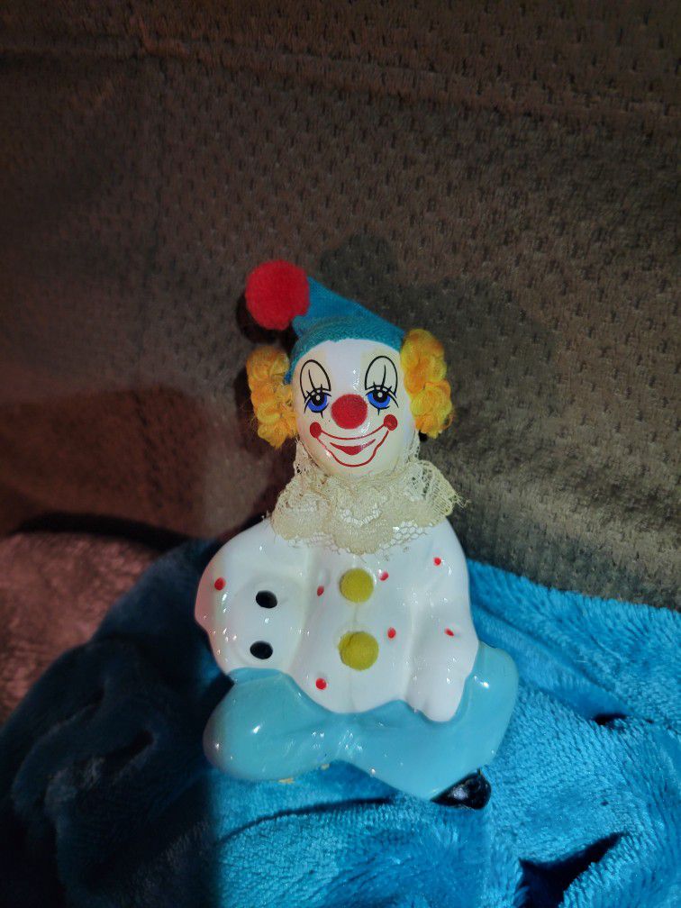 Vintage Porcelain Clown Figuring