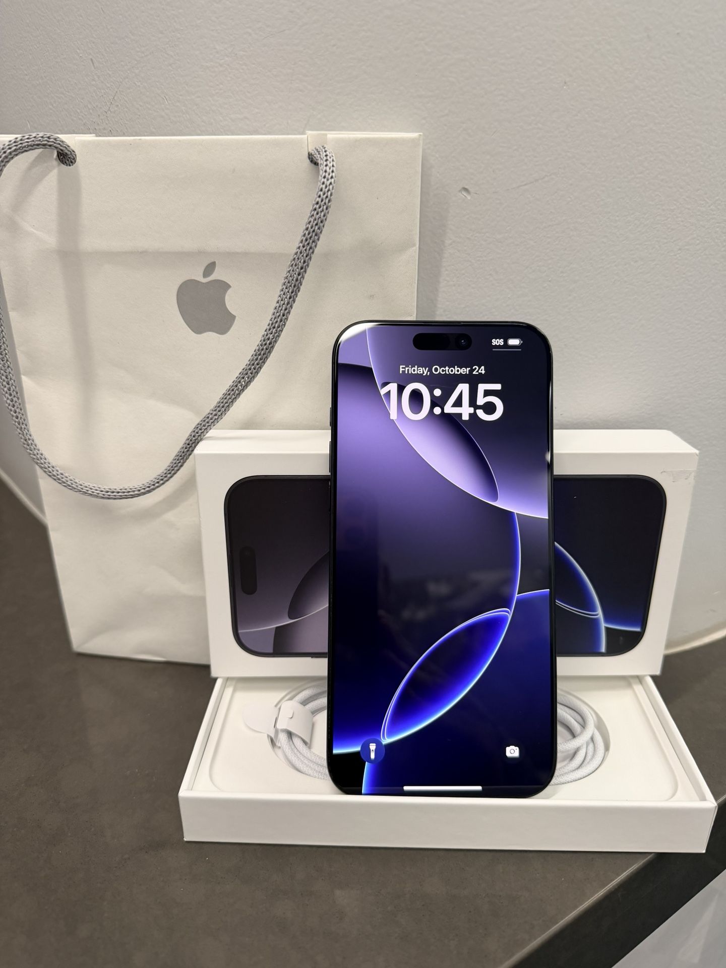 IPhone 16 Pro Max  512  GB. Pristine Condition Unlocked Use Any Carrier Hablo Espanol.