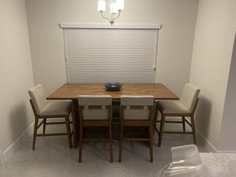 Rooms To Go Surrey Ellis 6-Piece Counter-Height Dining Set