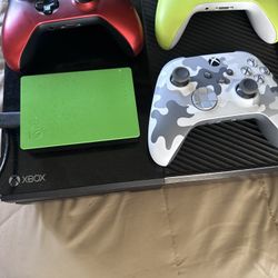 Xbox One With 3 Controllers And Extra Memory Storage 
