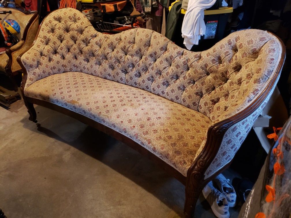 Antique Victorian Sofa Mid-1800s
