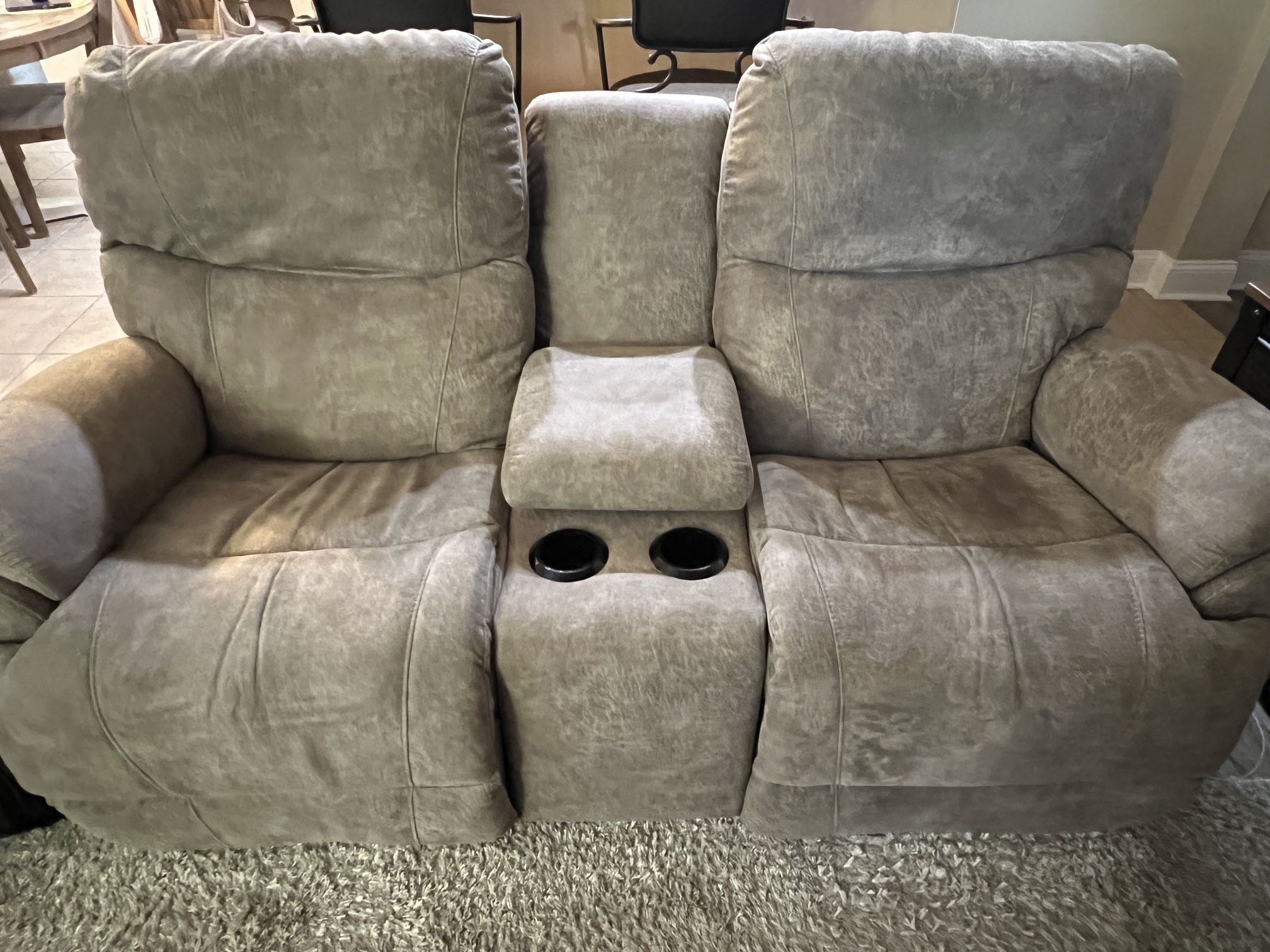 Electric Lazy Boy Reclining Love Seat With Console