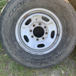 8 (8 Lug) Ford 17in Rims And Used Tires