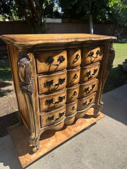 DRESSER