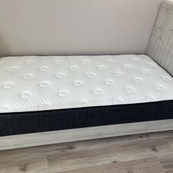 Like new twin mattress