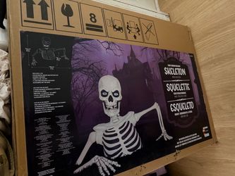 Ground breaking skeleton with LED eyes