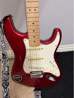Squire Stratocaster standard candy apple red