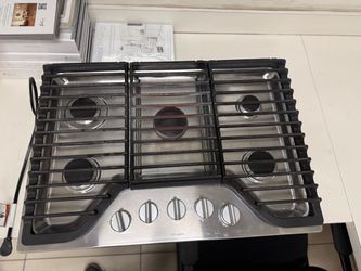 Whirlpool 30” - 5 Burner Recessed Gas Cooktop