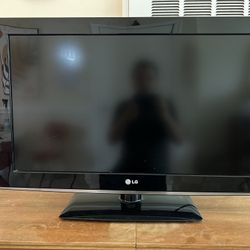 32” LG TV 