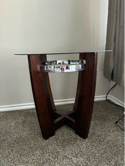 Living room end table and lamps