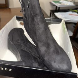 Metaphor Brand Black Boots On Sale!!
