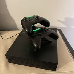 Xbox One X 1TB + 2 Controllers/ Headset 