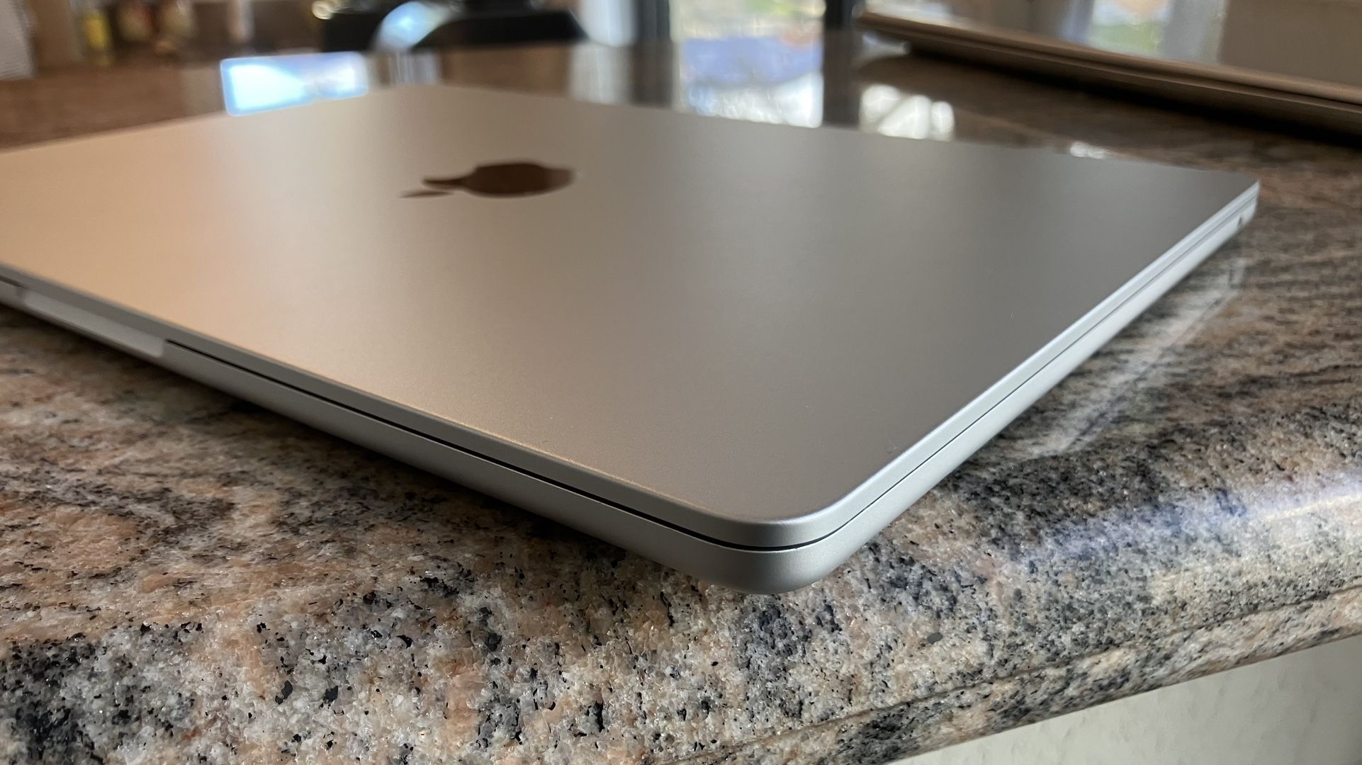 Macbook Air M4 13inch 16gb ram 512gb hard drive, 1 month old, excellent condition