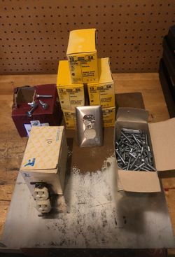 HUBBELL. 5boxes. Stainless steel smooth single Gang for duplexes Receptacles. One box of dual sceptical 10inthe box. One box of 5/16carriage bolt