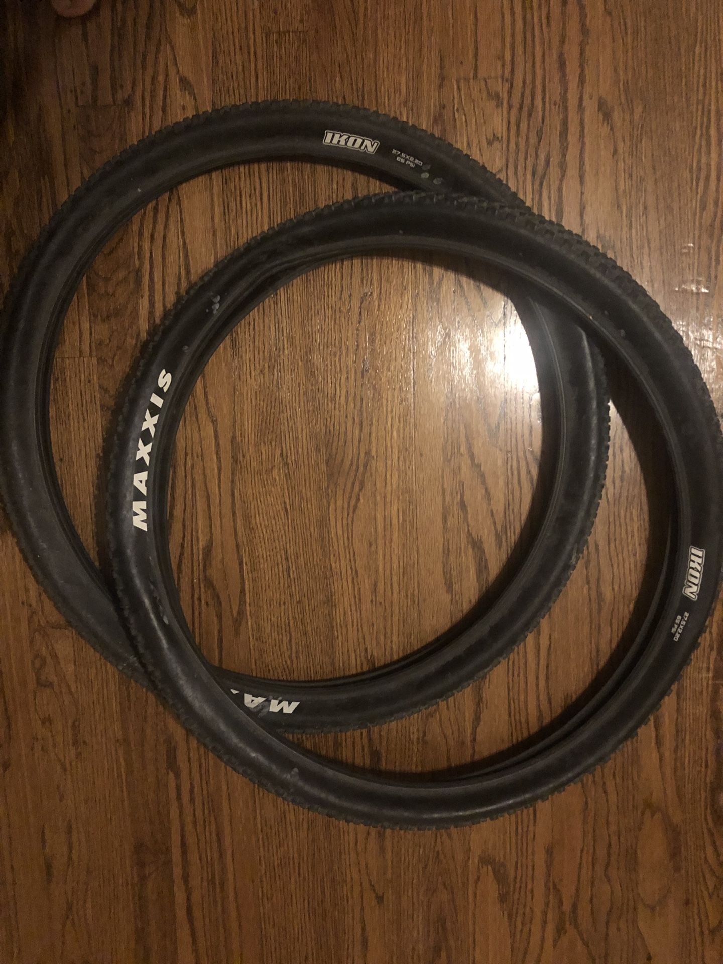 2x Maxxis Ikon 27.5” x 2.20