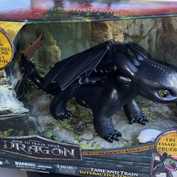 DreamWorks Dragons How to Train Your Dragon, Tame & Train Interactive Toothless with 60 Sounds & Reactions,