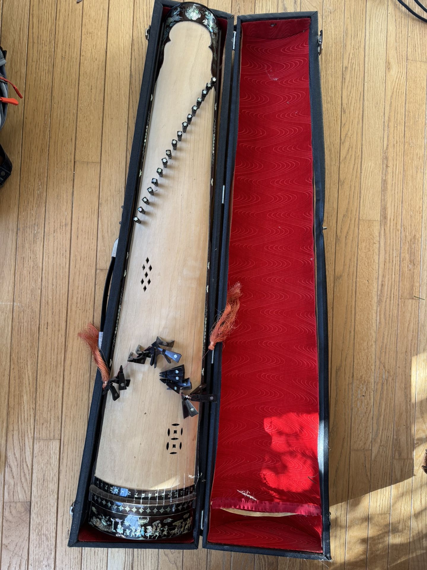 Dàn Tranh (Vietnamese Zither) With case