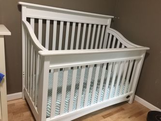 Bonavita white crib hotsell
