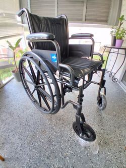 Medline brand new black wheel chair 17 inch width seat includes foot rests never been used