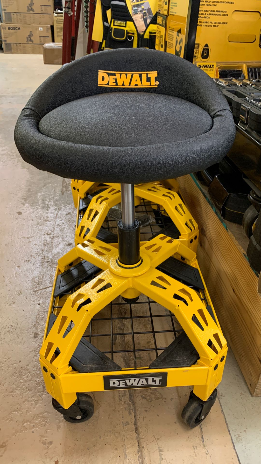 Out of box DeWalt Rolling Shop Stool for Sale in Tomball TX OfferUp