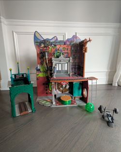 Teenage Mutant Ninja Turtles: Mutant Mayhem Sewer Lair Playset