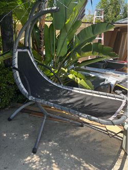 Swinging lounge
