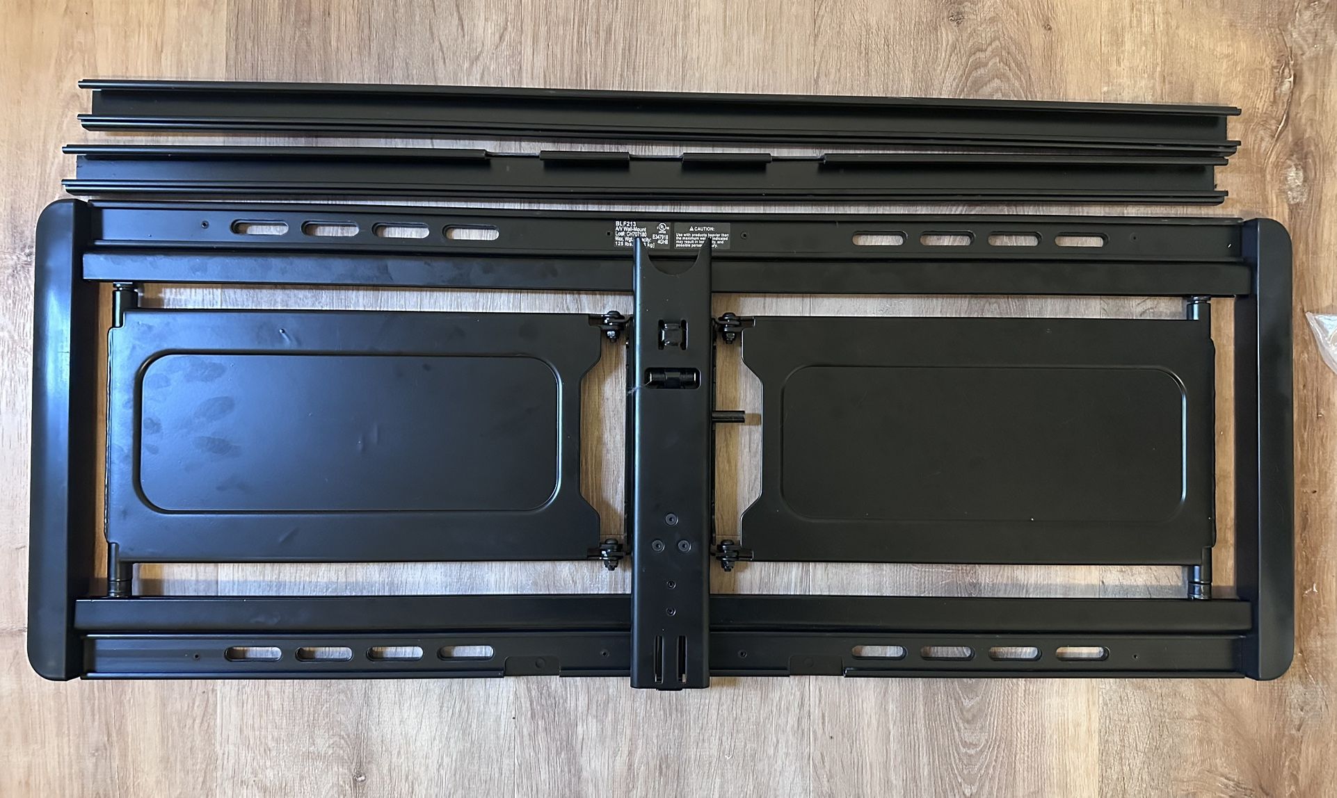 SANUS TV MOUNT