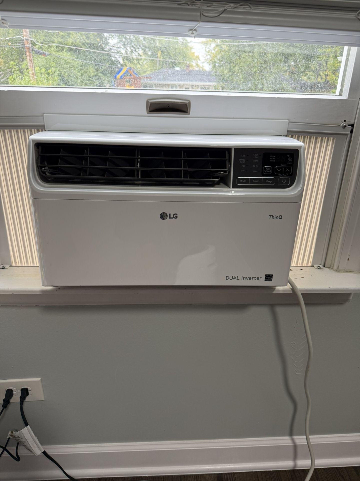 LG 9,500 BTU DUAL Inverter Smart Wi-Fi Enabled Window Air Conditioner