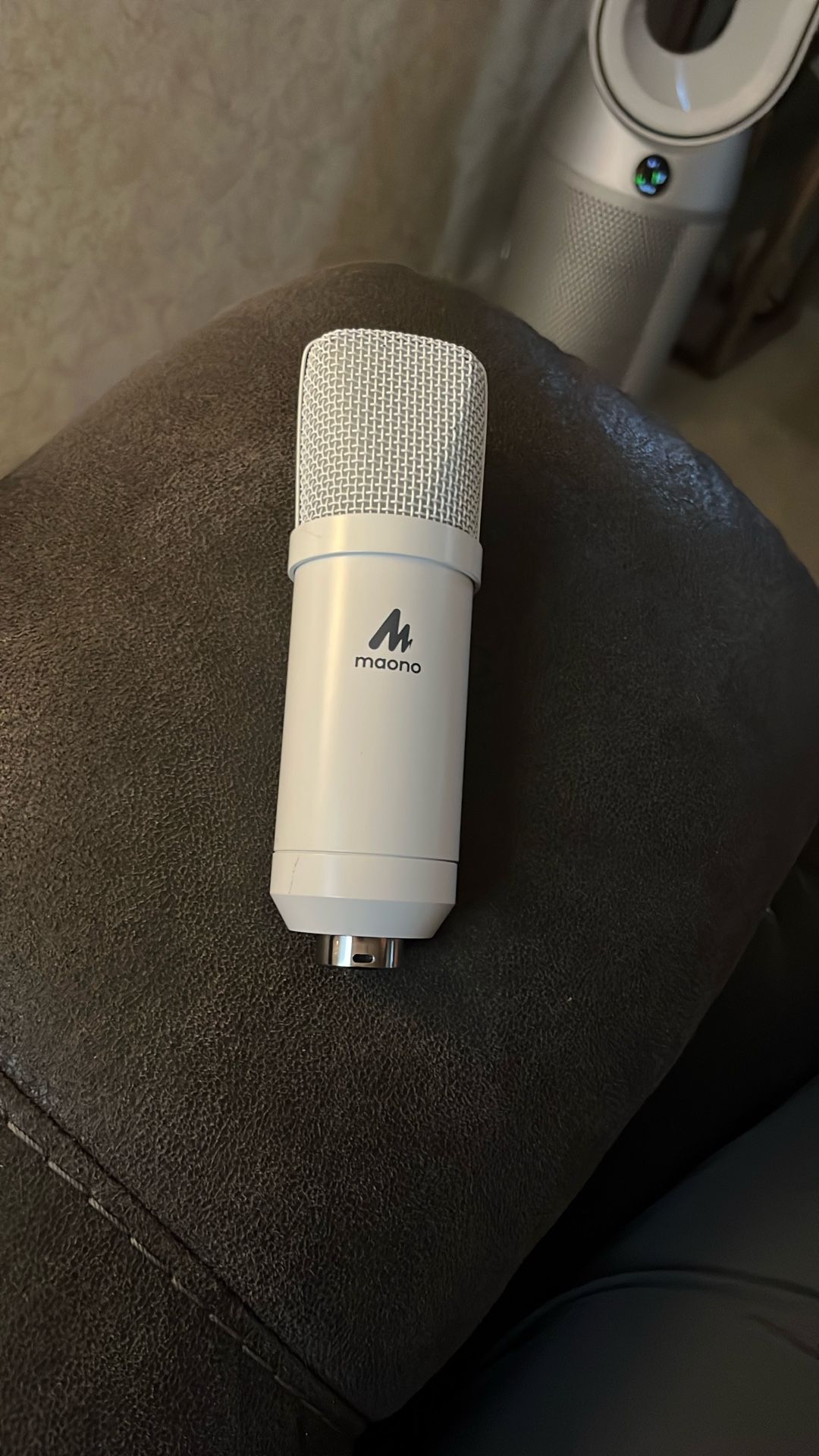 MAONA MICROPHONE LIKE NEW