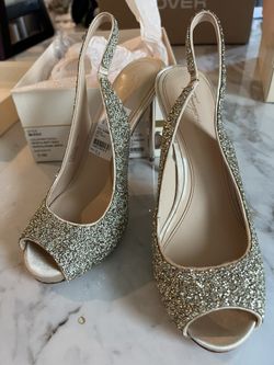 Imagine Vince Camuto how do the size 9.5 Gold 