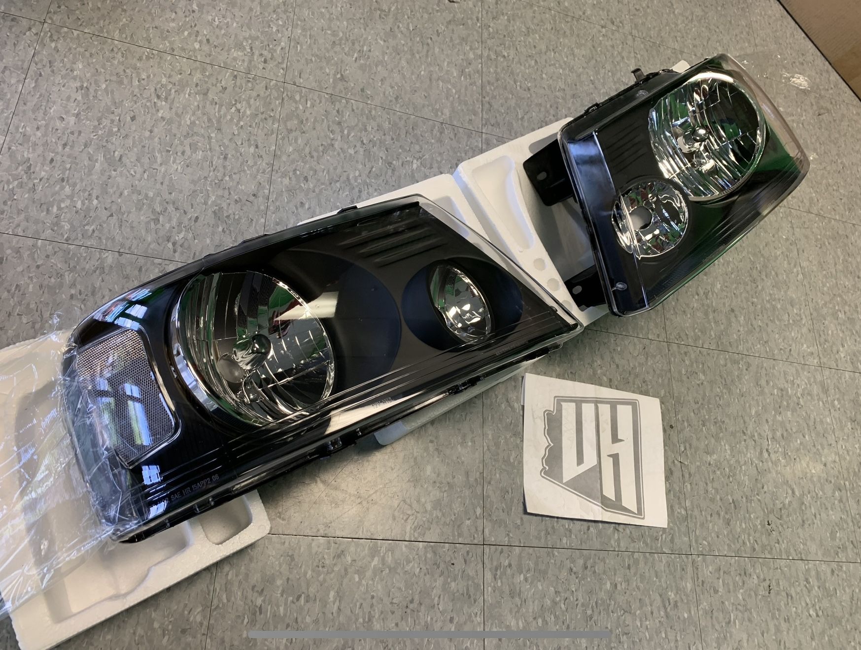 04 to 08 Ford F150 Black Headlights