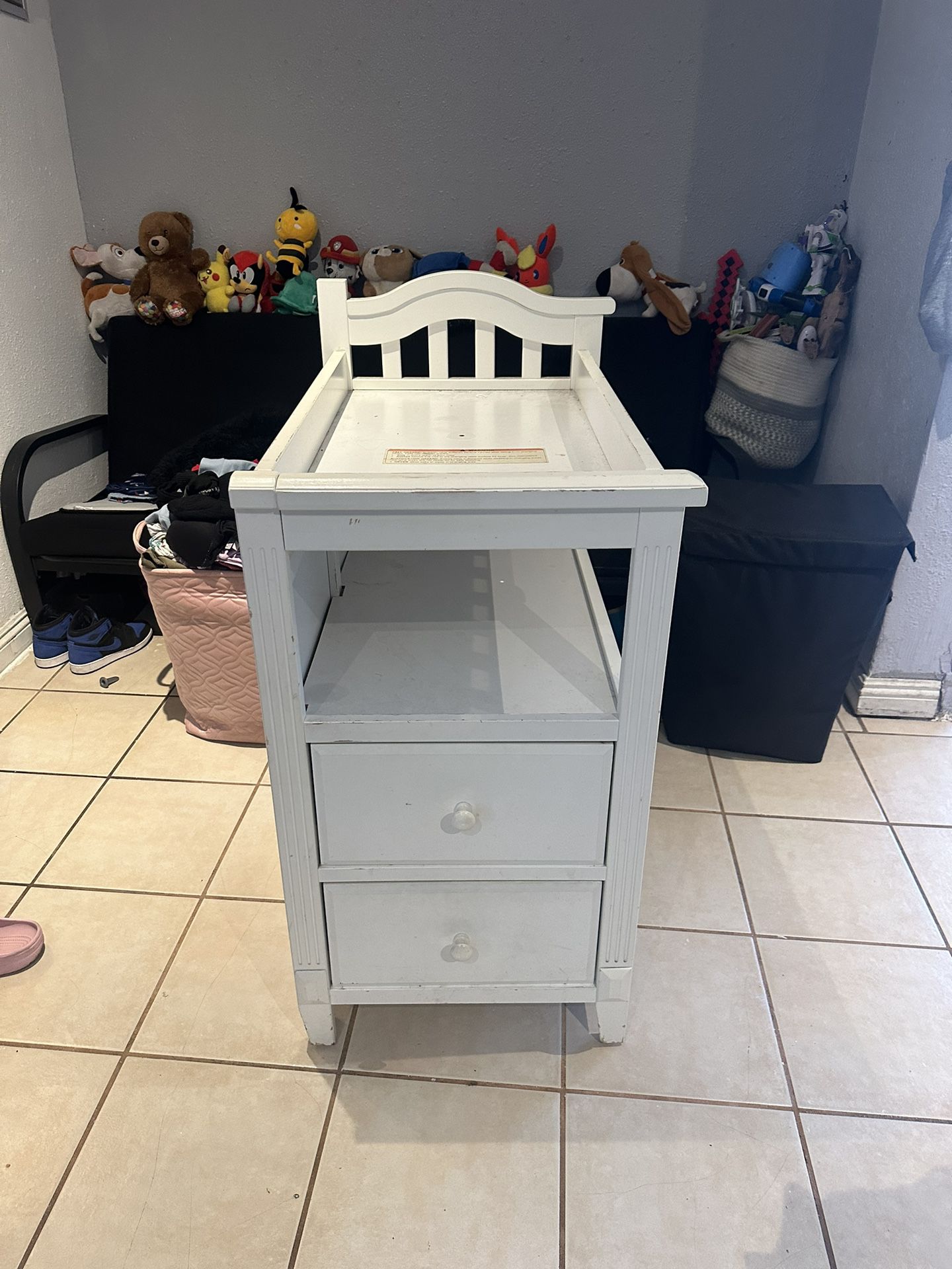 Use Changing Table Dresser 
