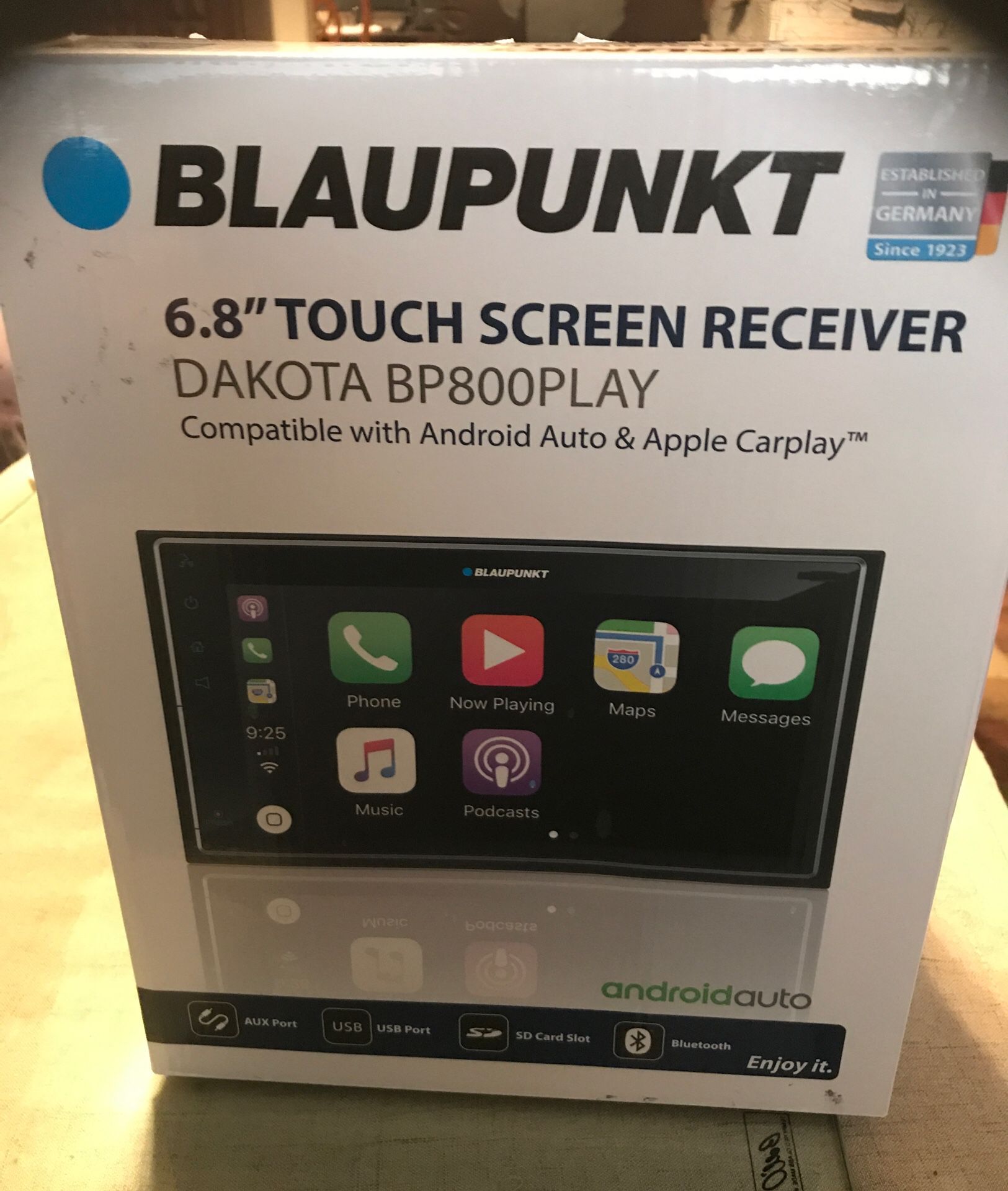 Car stereo Blaupunkt 6.8 touch screen , not pioneer, Ken wood, Sony.