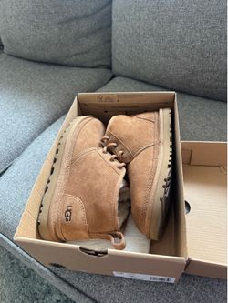 * NEW IN THE BOX * UGG WOMENS SIZE 7