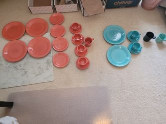 Fiesta Ware Dinnerware (25 piece set)