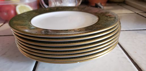 8 pieces of plates