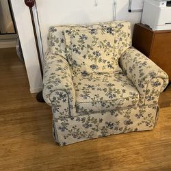 Cozy Couch armchair (in GREAT condition)